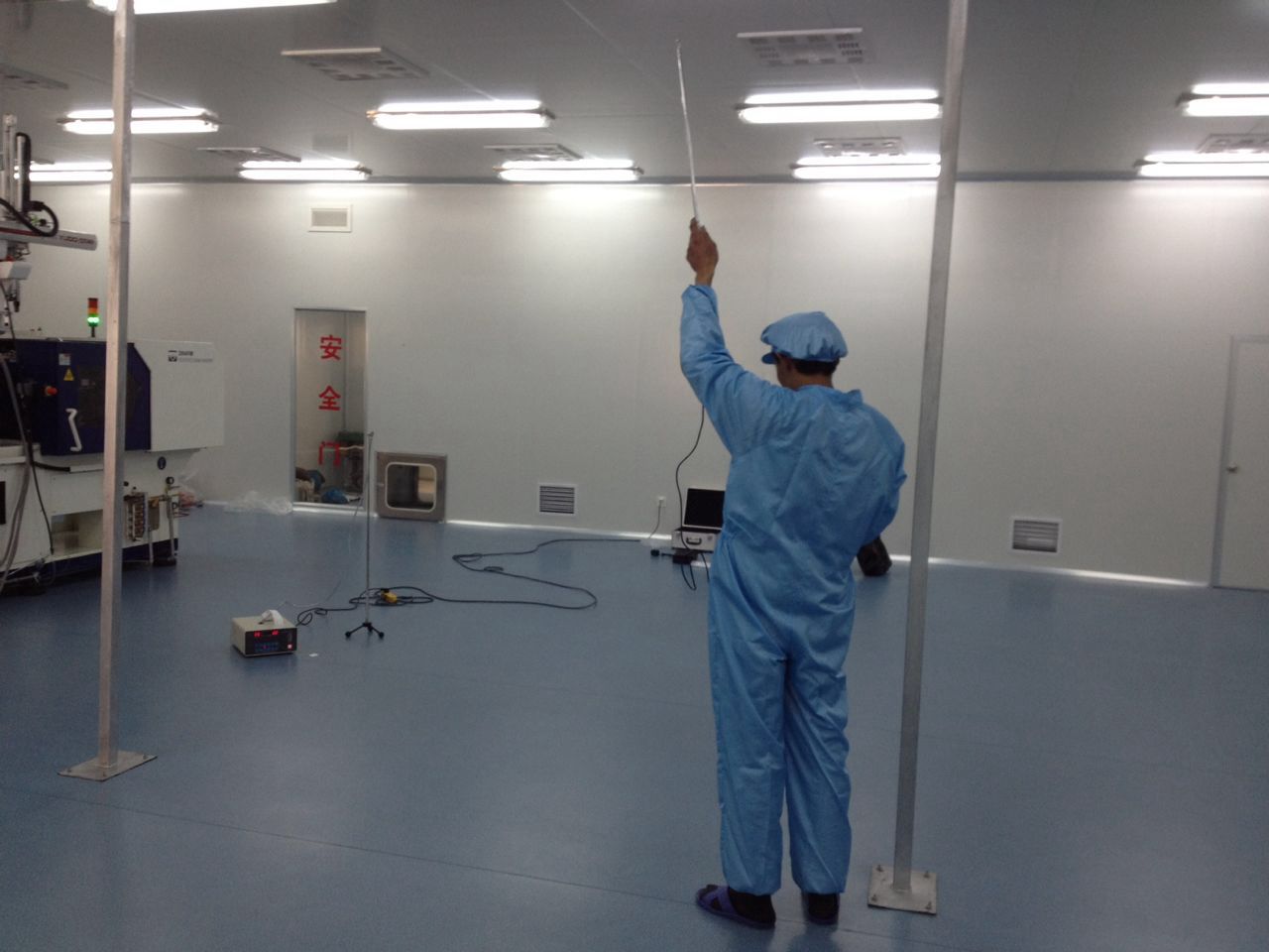 百級(jí)電子車間凈化工程現(xiàn)場(chǎng)檢測(cè)圖 百級(jí)電子車間凈化工程現(xiàn)場(chǎng)檢測(cè)圖