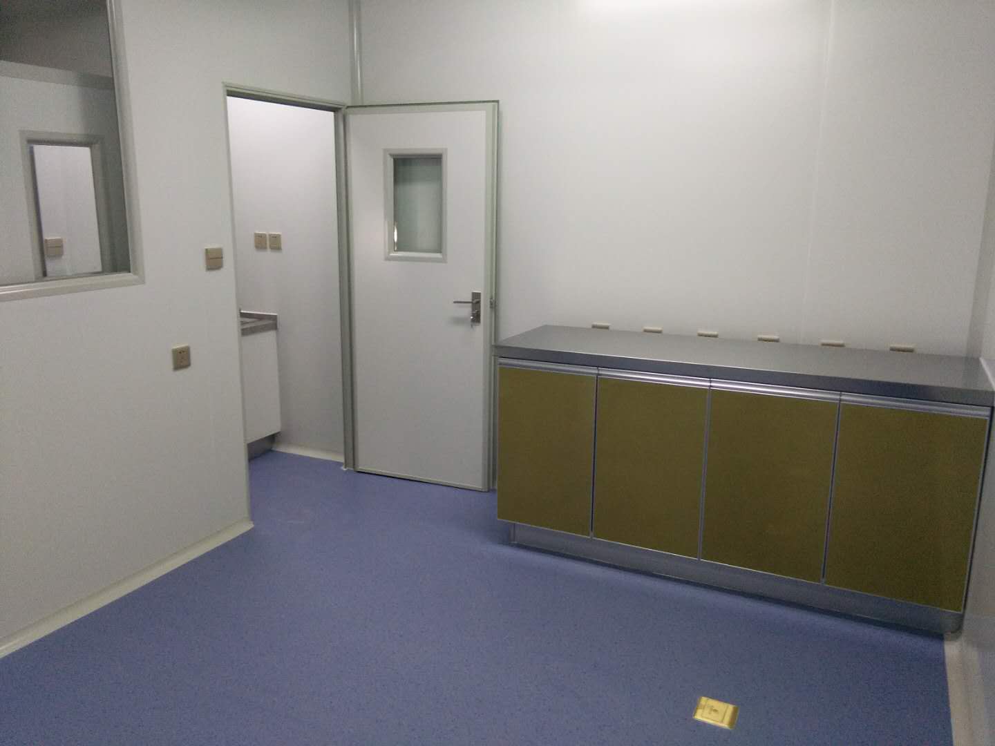 無塵制藥車間凈化工程實(shí)拍圖 無塵制藥車間凈化工程實(shí)拍圖