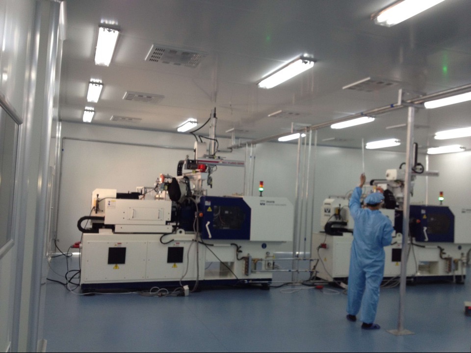 康瑞鑫自行檢測(cè)潔凈車間中 康瑞鑫自行檢測(cè)潔凈車間中